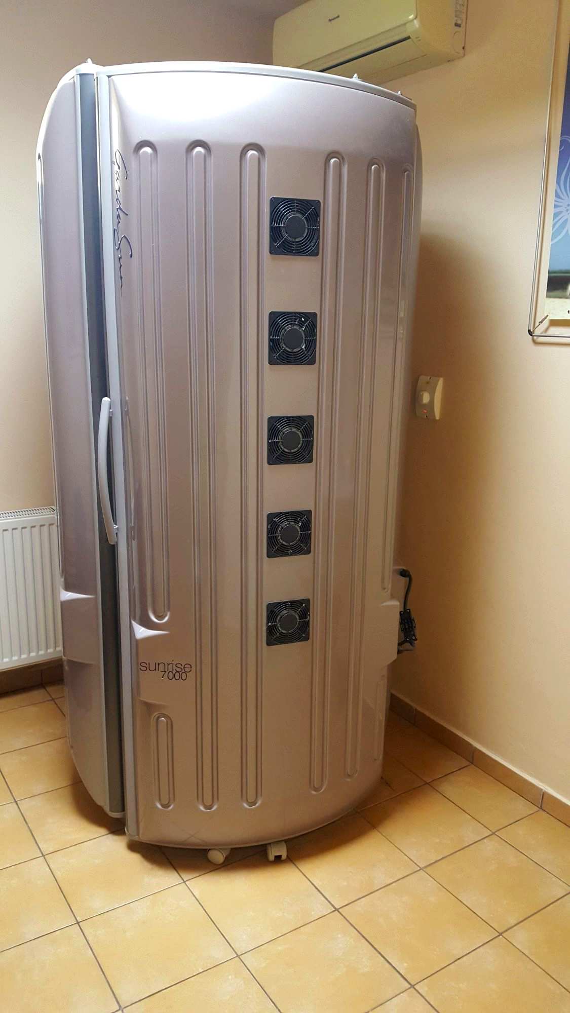 Repasované vertikálne solárium Gardasun Sunrise 7000